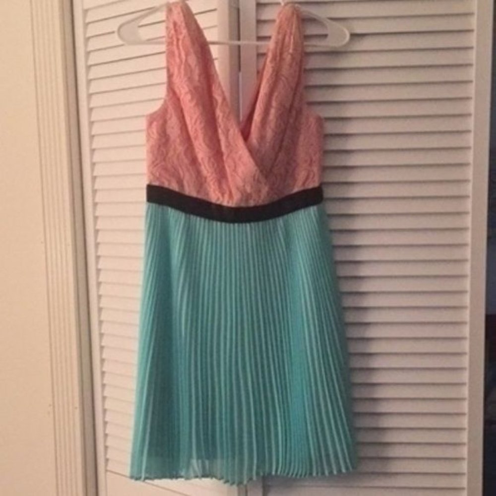 Max & Cleo Light Pink/Blue Women's Formal Accordion Deep V Neck Dress Size 12